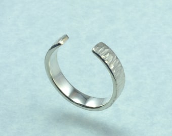 Hammered open stacking ring.