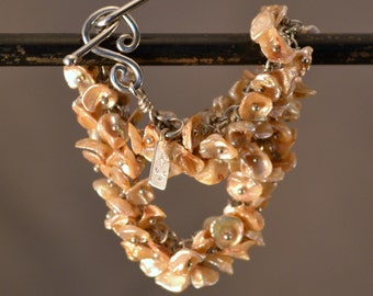Keshi pearl flowers bracelet.