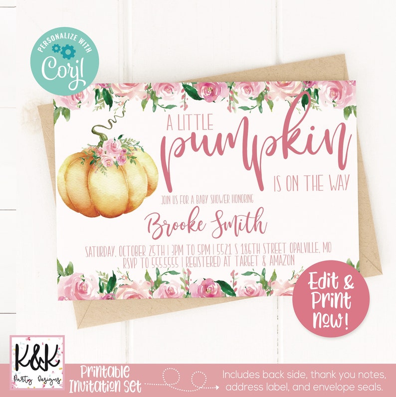 Może przedstawiać: Drukowane zaproszenie na baby shower z r&oacute;żową kwiatową ramką i akwarelową ilustracją dyni. Tekst brzmi "A Little Pumpkin is on the Way" i "Brooke Smith".