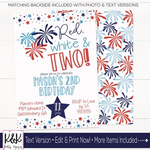 K&ouml;nnte beinhalten: Eine patriotische Geburtstagseinladung mit roten, wei&szlig;en und blauen Feuerwerken und Sternen. Der Text lautet "Red, white & TWO!" und l&auml;dt G&auml;ste zu Masons 2. Geburtstag ein. Enth&auml;lt Veranstaltungsdetails und RSVP-Informationen.
