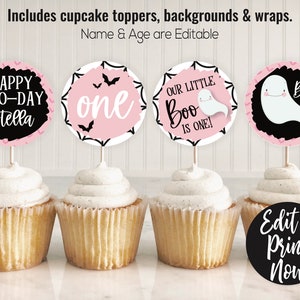 Op de afbeelding: Vier roze en zwarte cupcake-toppers met spook- en vleermuisontwerpen. De toppers bevatten de tekst "Happy Boo-Day Stella", "one", "Our Little Boo is One!" en "Boo!"  De toppers zijn op cupcakes. Een zwarte cirkel met de tekst "Edit & Print Now" bevindt zich in de rechterbenedenhoek van de afbeelding.