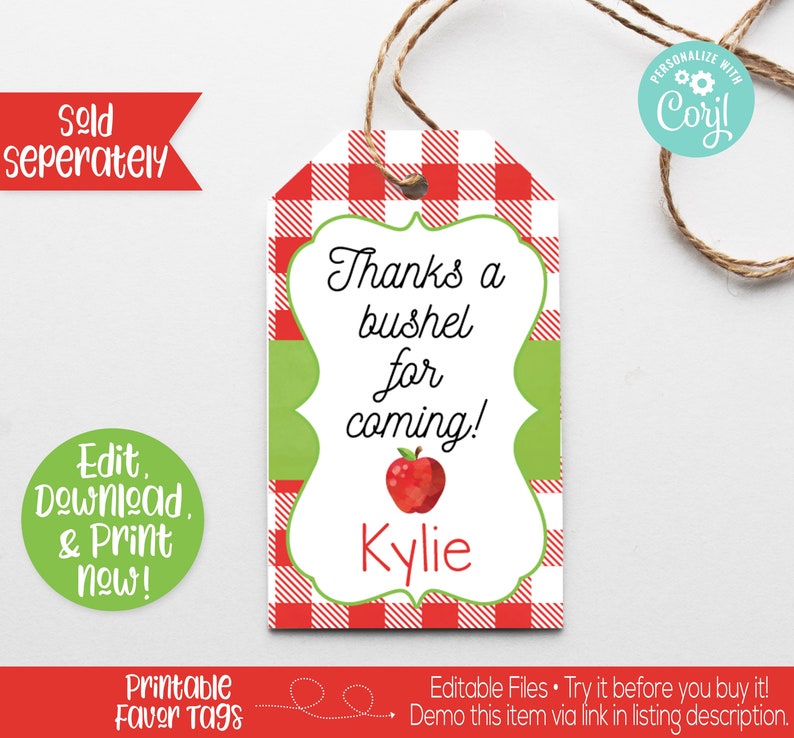 Op de afbeelding: Printbare rode en groene bedankkaartjes met een wit en rood ruitjespatroon. De kaartjes bevatten de tekst "Bedankt voor je komst!" en een rode appel-illustratie. De tekst "Kylie" staat onder de appel. De kaartjes zijn bewerkbaar en kunnen worden gepersonaliseerd met Corjl.