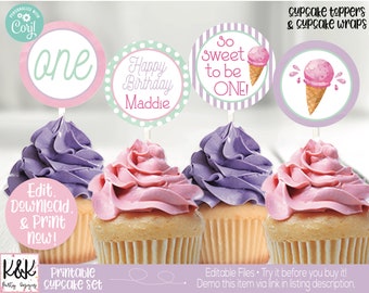 Könnte beinhalten: Druckbare Cupcake-Topper und -Verpackungen mit einem Eiswaffel-Thema. Die Topper zeigen die Worte "So sweet to be one!" und "Happy Birthday Maddie". Ein Topper sagt "one" in Rosa und Grün. Die Verpackungen sind lila und rosa.