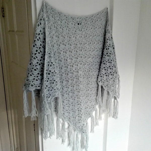 Ready-to-ship: The South Bay Shawl, crochet, made of wool and acrylic, light grey