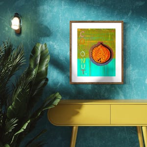 Pode incluir: Uma impressão emoldurada de uma ilustração colorida de um coco com a palavra "COCONUT" escrita verticalmente em um arco-íris de cores. O fundo é um design abstrato verde e azul.