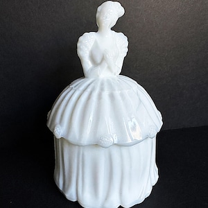 Akro Agate COLONIAL LADY Powder Jar Trinket Box Milk Glass No Glow Vintage Vanity Glassware