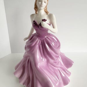 Vintage ROYAL DOULTON Victoria 2005 Figure of the Year HN4623 Bone China