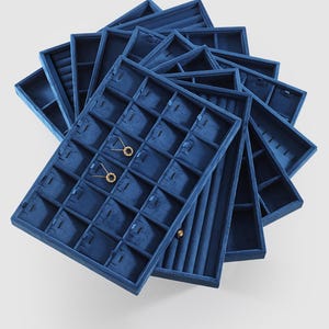 Bandejas de terciopelo azul marino para joyas, collares y anillos DS2383