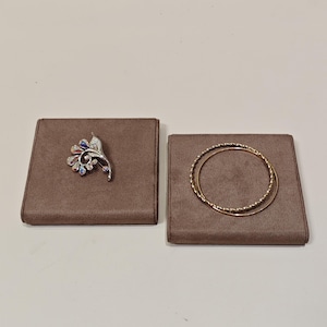 Vassoio espositore per gioielli in pelle scamosciata: espositore per braccialetti marrone, set da 2