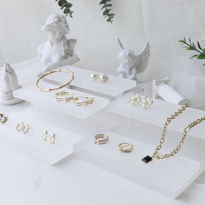 Acrylic jewelry display,  jewelry photography tool, jewelry display for market booths, ladder jewelry display stand  DS1644