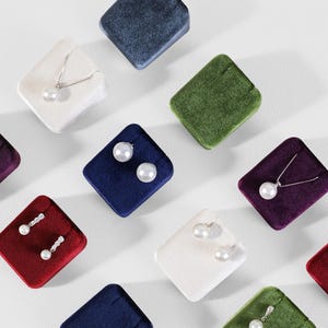 Pendant Holder, Necklace Display, Velvet Jewelry Display   DS2417