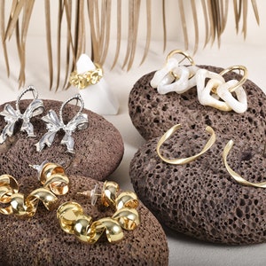 Stone jewelry display,  accessories display, jewelry store design  DS1883