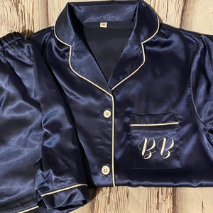 Satin Pjs, gift for mom, Bridal Party,  Bridesmaid proposal, monogrammed, personalized Bride Pajamas, mothers day, Wedding day preparation