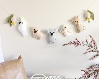 Australian Animals Garland, Felt Animal Banner, Koala, Kangaroo, Cockatoo, Wombat, Kookaburra, Felt Flowers, Flowering Gum, Baby Nursery