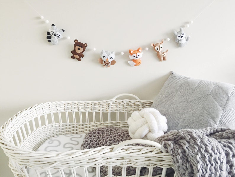 Plush Woodland Animals Felt Garland Banner, Woodland Nursery, Bear, Fox, Wolf, Owl, Deer, Raccoon, Baby Shower, Nursery Decor, 1st Birthday immagine 1