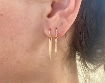 Pendientes Chime Threader: Aros que se ajustan a la oreja con barras ondulantes, baño de oro de 14k, plata Argentium, joyería minimalista.
