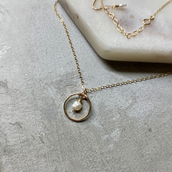 Small open circle pearl necklace