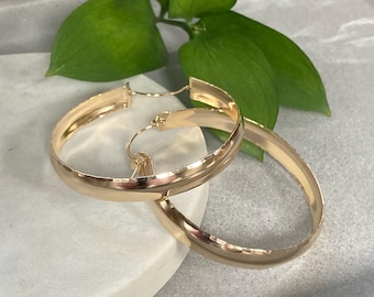Aros huecos de 50 mm: aretes abovedados de 7 mm de ancho y 2 pulgadas de largo, rellenos de oro de 14 k, plata esterlina