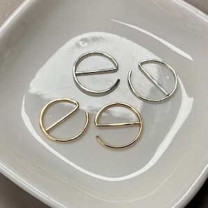 Tiny split hoop earrings, little e shaped huggie hoops, mini hoop earrings, unique circle earrings, modern jewelry, minimalist jewelry style