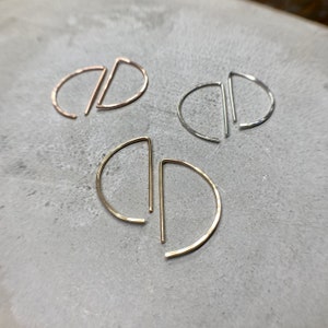 Small half circle open hoop earrings, D threader hoop earrings, pull through half hoops, 1 inch hammered half hoop earrings, 25mm half hoops