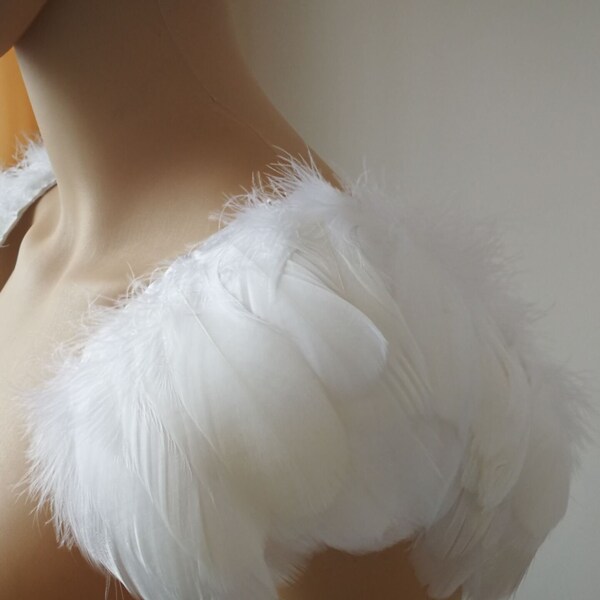 Plumes blanches SHAWL Shrug Shoulders Épaules Épaulettes plumes appliques Feather Carnival Set Shoulder Pieces showgirl carnival pageant epaulets