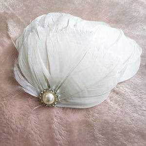 white Goose Feather hair pin Millinery wedding bridal Fascinator Hair Clip