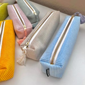 Astuccio portapenne in velluto a coste leggero e morbido di medie dimensioni, astuccio con cerniera / astuccio per progetti / astuccio da viaggio / ecologico / vegano / fatto a mano / 2 misure