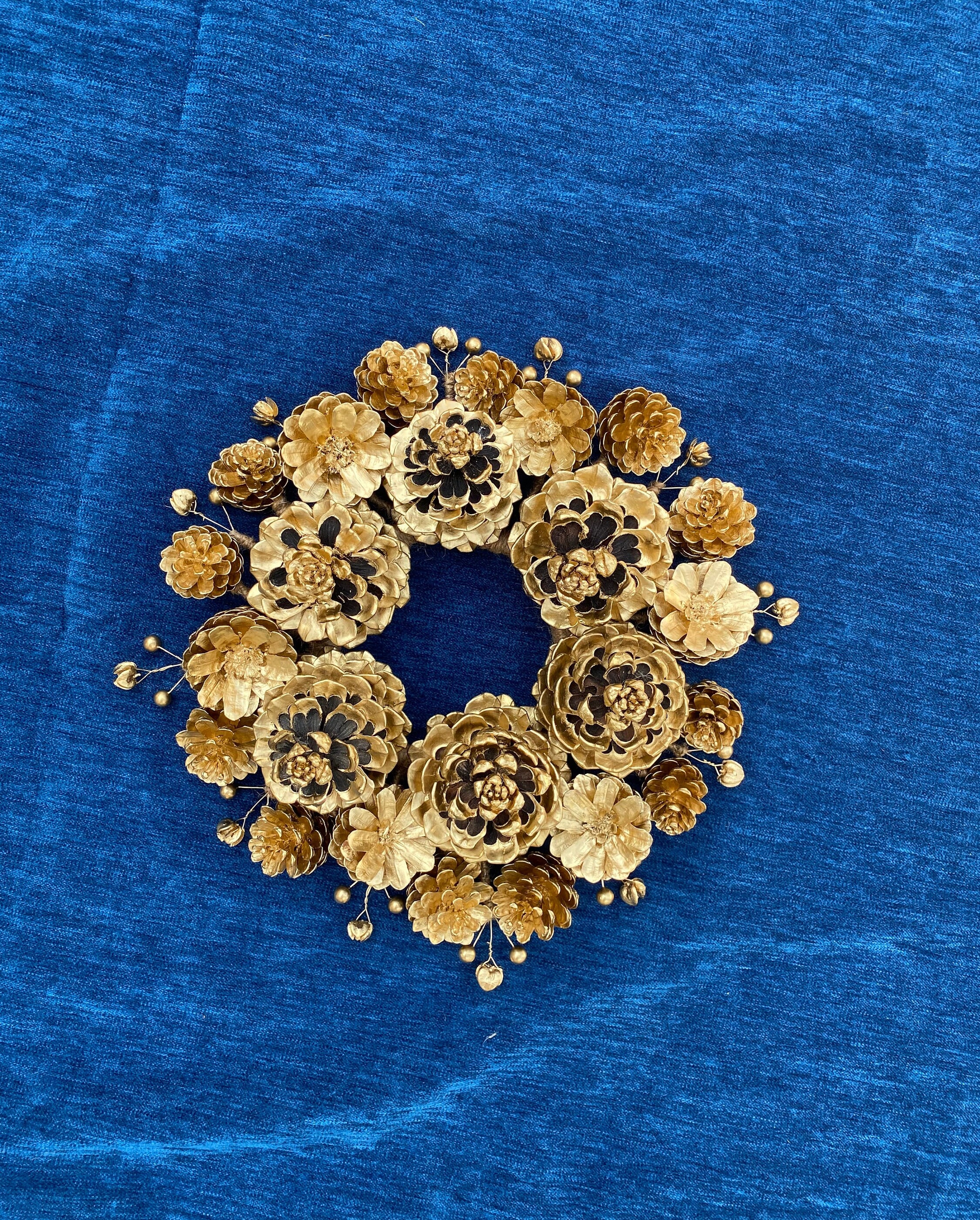 21 Winter Wreath Ideas Beyond Christmas 8 Wreath of natural pine cones hand painted in gold color and 37 cms.…