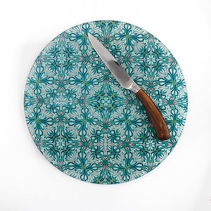 Large William Morris worktop protector, botanical print, 30cm chopping board, heatproof pot stand, glass serving platter, blue green pink