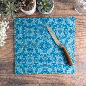 Blue Pink worktop protector, William Morris botanical print, gardener gift, heatproof pot stand, glass cutting board, blue chop board