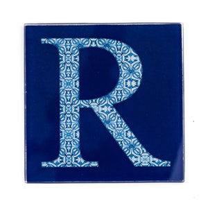 Porta-copos com nome personalizado - Azul escuro - ESCOLHA SUAS LETRAS - Porta-copos azul - Porta-copos para letras - Presente de aniversário - Presente de aniversário de 18 a 21 anos
