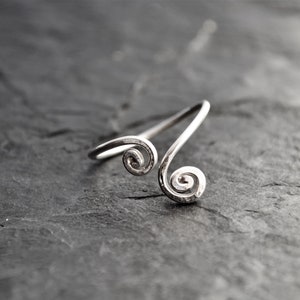 minimalist sterling silver ring, small silver ring, spiral ring, rustic ring in sterling silver, delicate ring, 925 silver ring