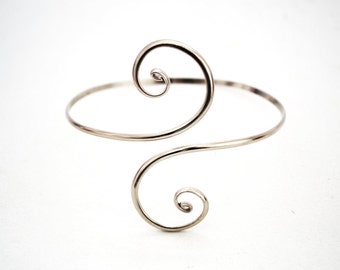 bracelet argenté, bracelet. Bracelet en laiton. Bras Bangle