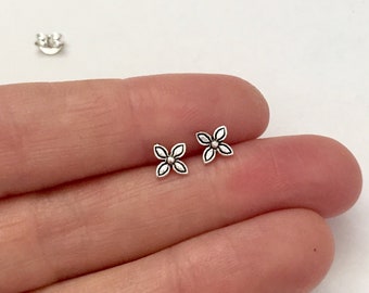 Flower Sterling Silver Stud Earrings, Dainty Silver Earrings Small floral earrings Minimal Earrings Birthday gifts 925 silver Earrings