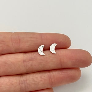 Hammered Crescent Moon 925 Sterling Silver Stud Earrings, Minimalist Silver Celestial Jewelry, Everyday Battered Moon Studs, Gift for Her
