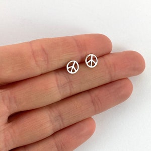 Peace Sterling Silver Stud Earrings Minimalist Hippie 7 mm Studs Peace Sign Stud Silver Stud Kids Round Silver Earrings boho circle Studs