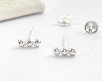 Pendientes minimalistas de barra de puntos de plata de ley de 10 mm - joyería hecha a mano, pendientes de plata