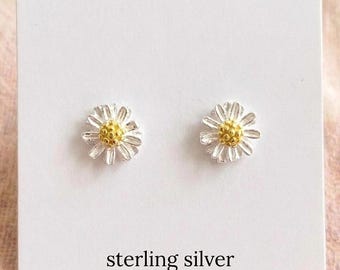 Sterling Silver Daisy Stud Earrings I Gold Floral Silver Earrings for Women