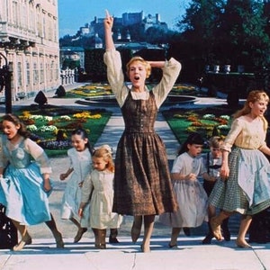 The Sound of Music Julie Andrews and Von Trapp kids sing do-re-me Photograph or Poster various sizes