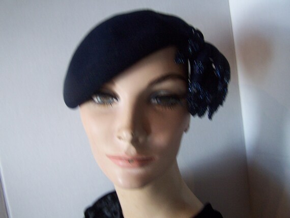 Vintage hat,  black felt, SPECTACULAR design, Gle… - image 2