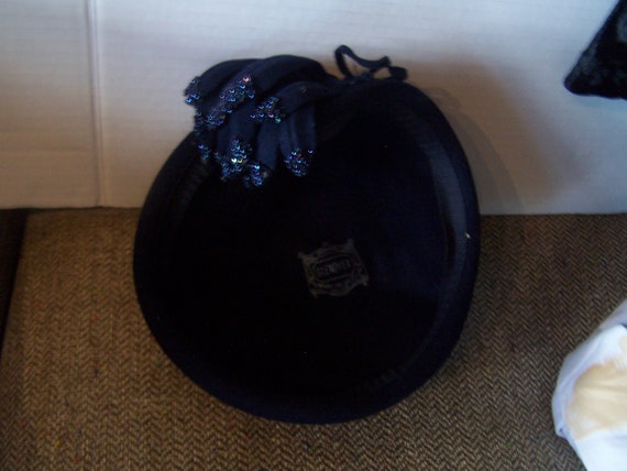 Vintage hat,  black felt, SPECTACULAR design, Gle… - image 7