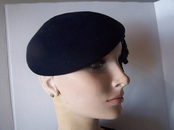 Vintage hat,  black felt, SPECTACULAR design, Gle… - image 3