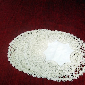 Antique lace doilies , 6 gorgeous cotton doilies  handmade lace border  solid  white cotton  center.  FREE shipping.