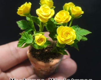 Miniatury do domków dla lalek RĘCZNIE WYKONANE Ogród wróżek Różowa róża Roślina 1 doniczka firmy Meohouse