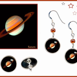 土星ガラスドームダングルイヤリング、無料フォトカード付き。スタッドイヤリング。宇宙アートジュエリー
