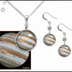 スターリングシルバーのチェーンに付いた木星ペンダント、ビーズイヤリング、写真の説明カード付き、黒いギフトボックス入り