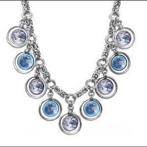 Collier Terre et Lune en cotte de mailles avec carte d'informations GRATUITE. Bijoux d'art spatial