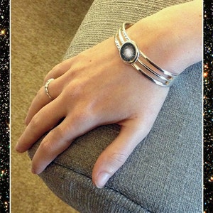 Star Cluster zilveren art-deco-armband met klein fotokaartje. Space Art-sieraden.