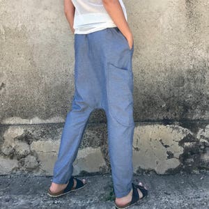 Pantalon en denim, Sarouel pour femme, Pantalon à entrejambe bas, Pantalon en denim, Pantalon ample, Pantalon à entrejambe bas, Jean bleu pour femme, Vêtements urbains image 1