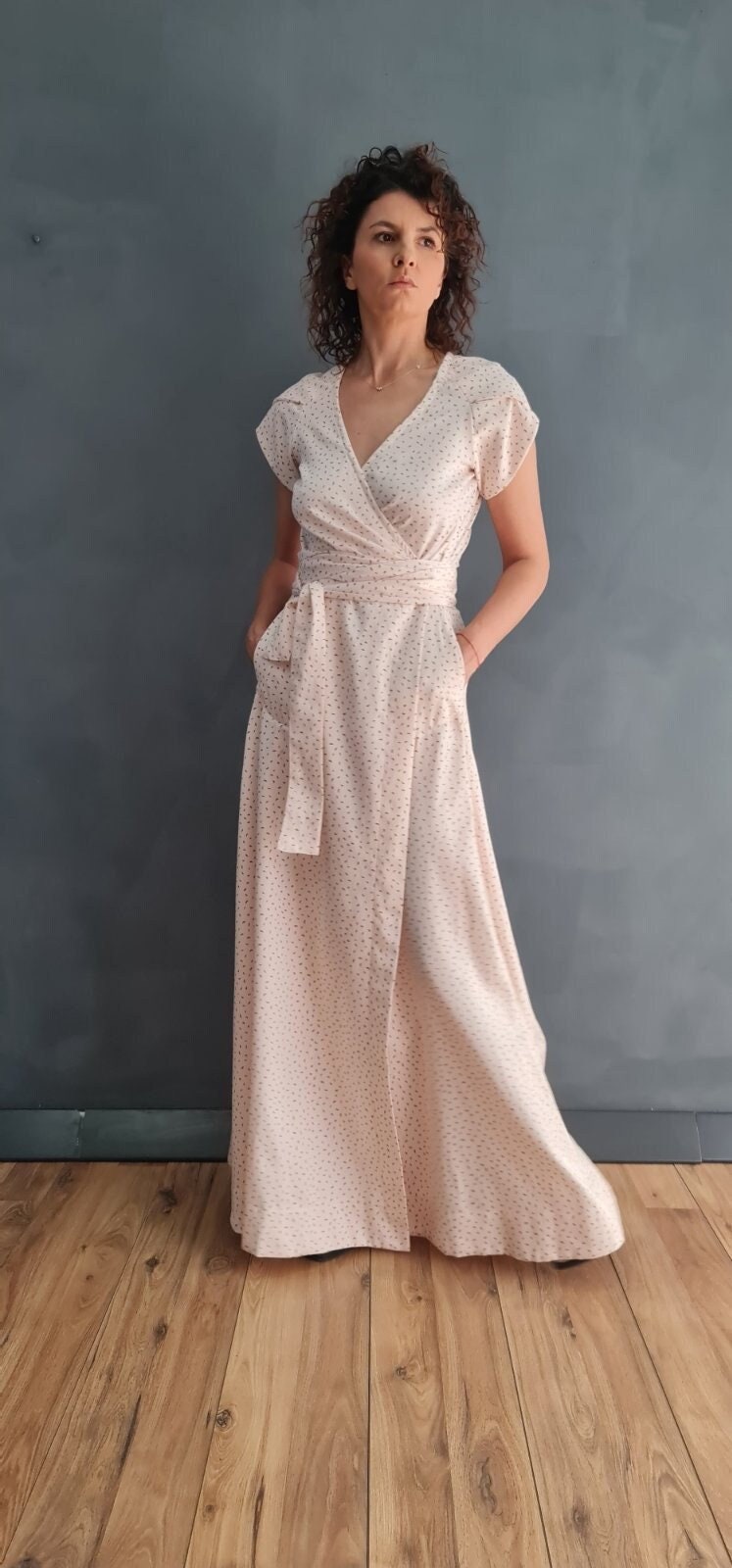 tulle wedding dress Plunging Lace Bodice Tulle A-Line Wedding Gown with Ethereal Train Size 20